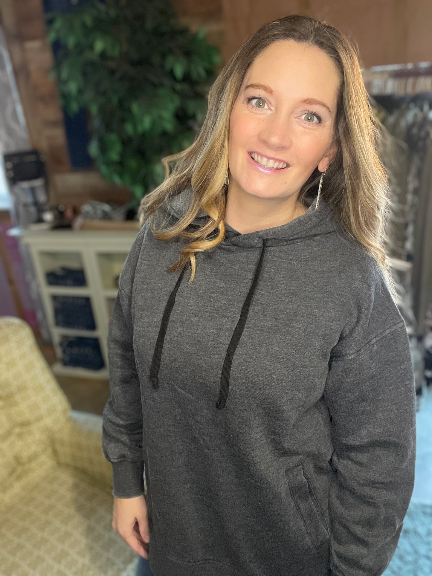 Vintage & Famous Hoodie Charcoal